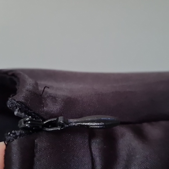 100% Silk, black lace with pleated dress in size US 6. - Picture 4 of 6